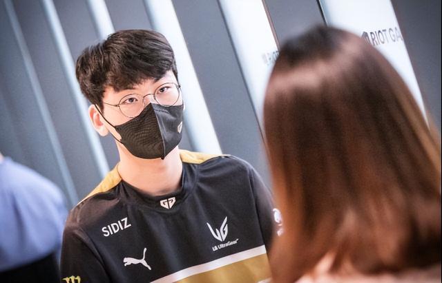 而那枚象征 而那枚象征