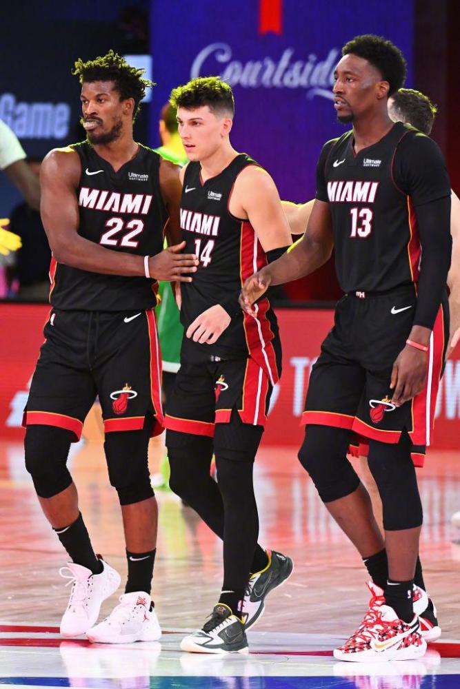 他更多地参 他更多地参